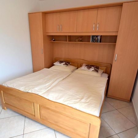 Apartments Josipa Малинска Экстерьер фото