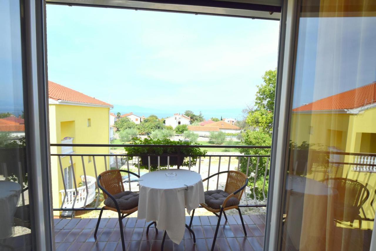 Apartments Josipa Малинска Экстерьер фото