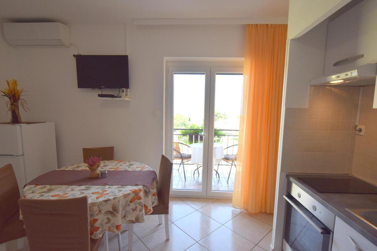 Apartments Josipa Малинска Экстерьер фото