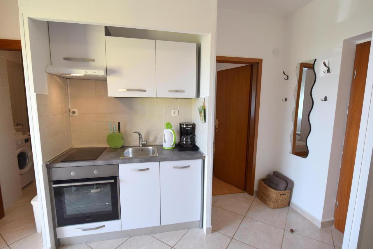 Apartments Josipa Малинска Экстерьер фото