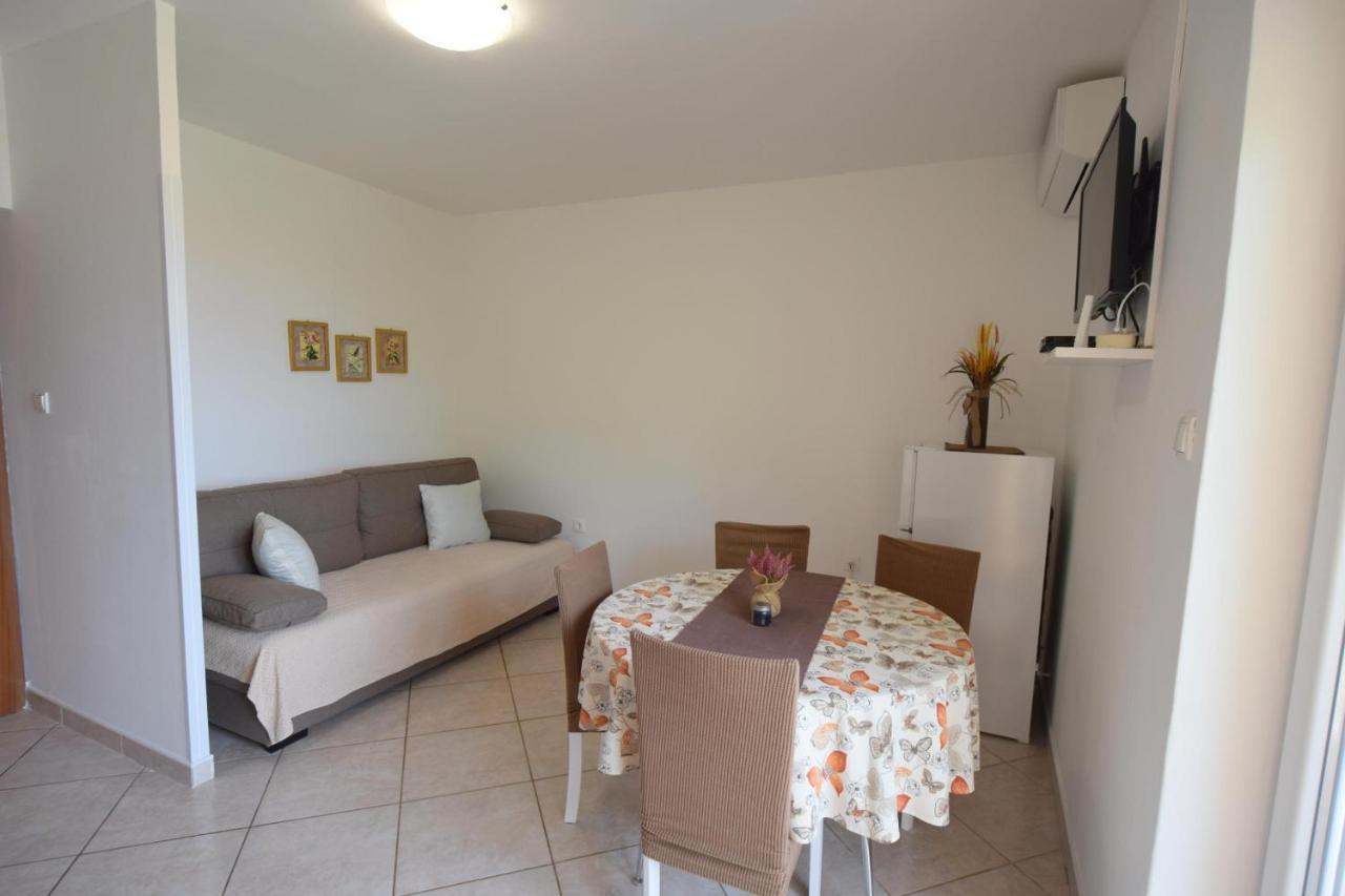 Apartments Josipa Малинска Экстерьер фото