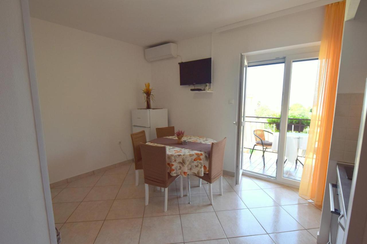 Apartments Josipa Малинска Экстерьер фото