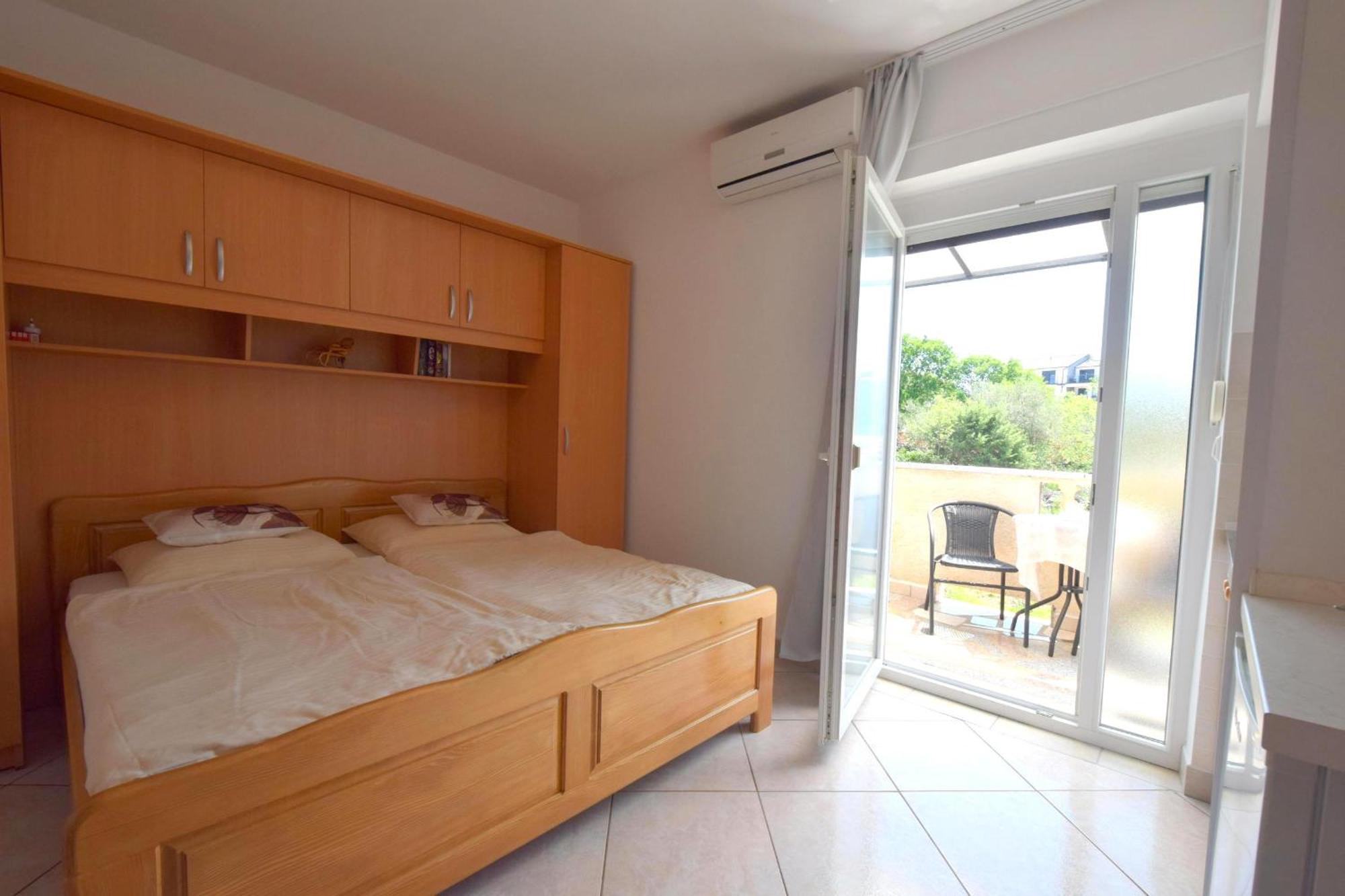 Apartments Josipa Малинска Экстерьер фото