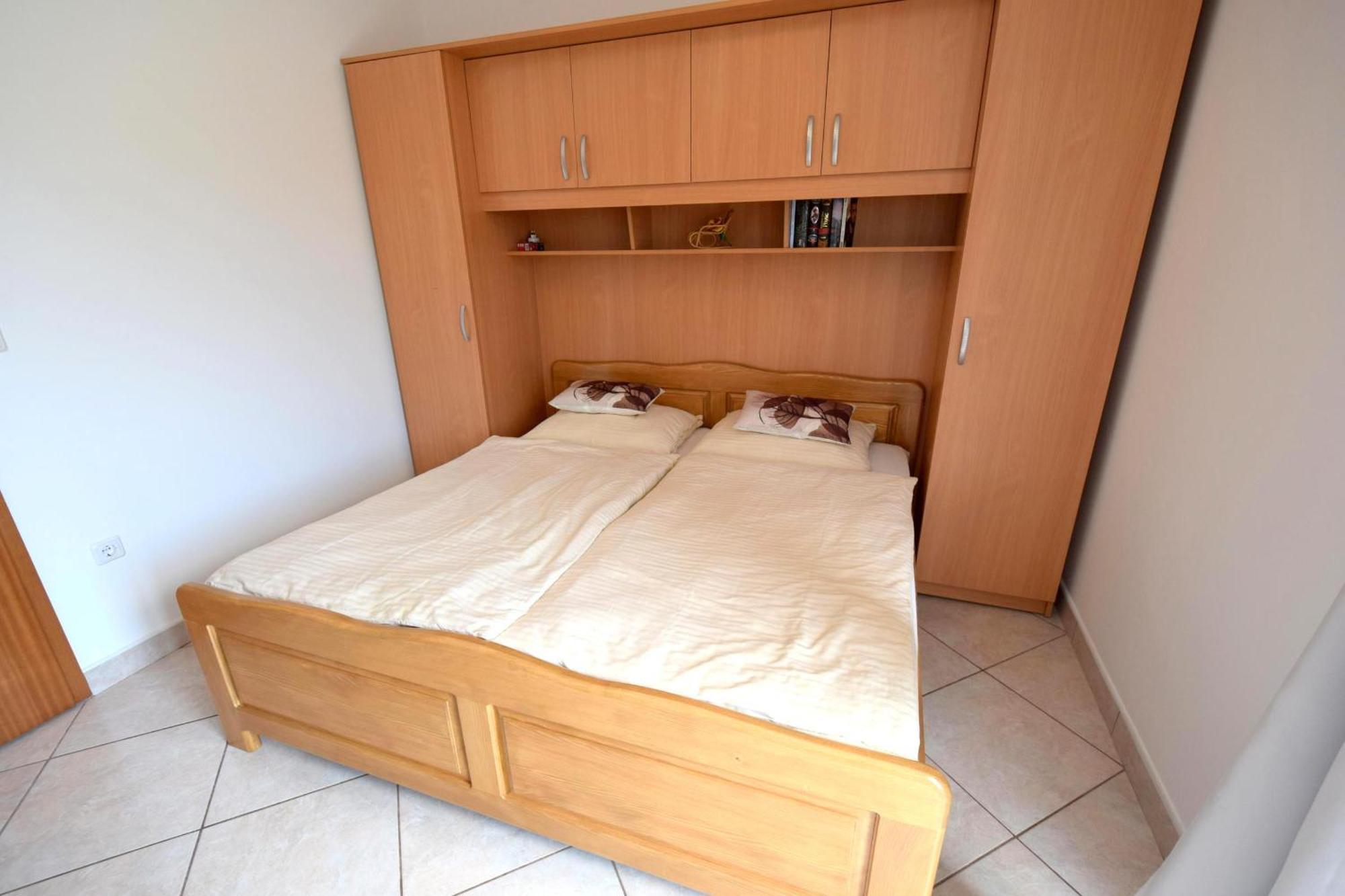 Apartments Josipa Малинска Экстерьер фото