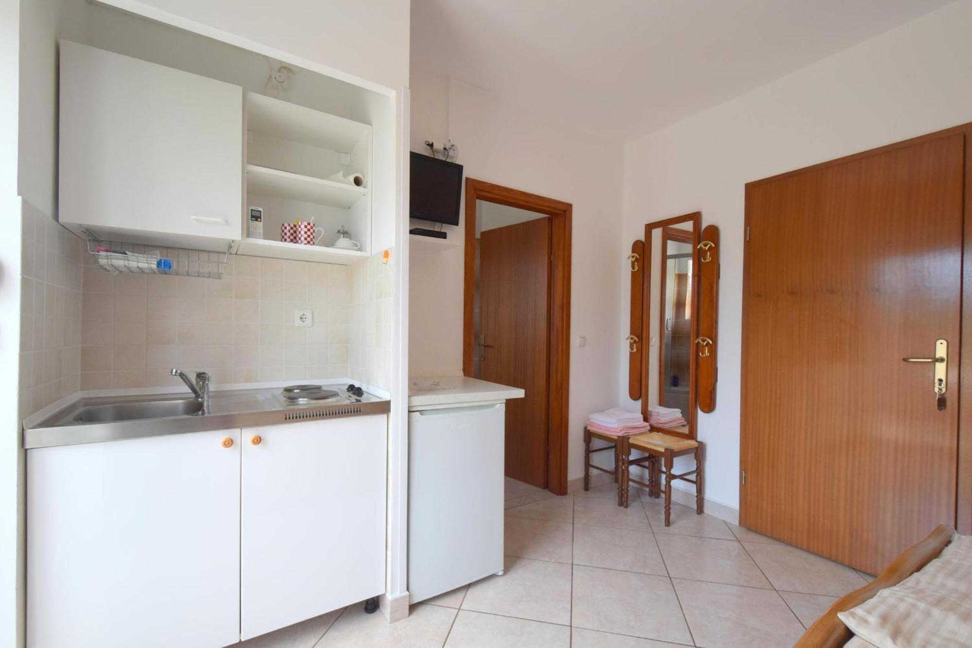 Apartments Josipa Малинска Экстерьер фото