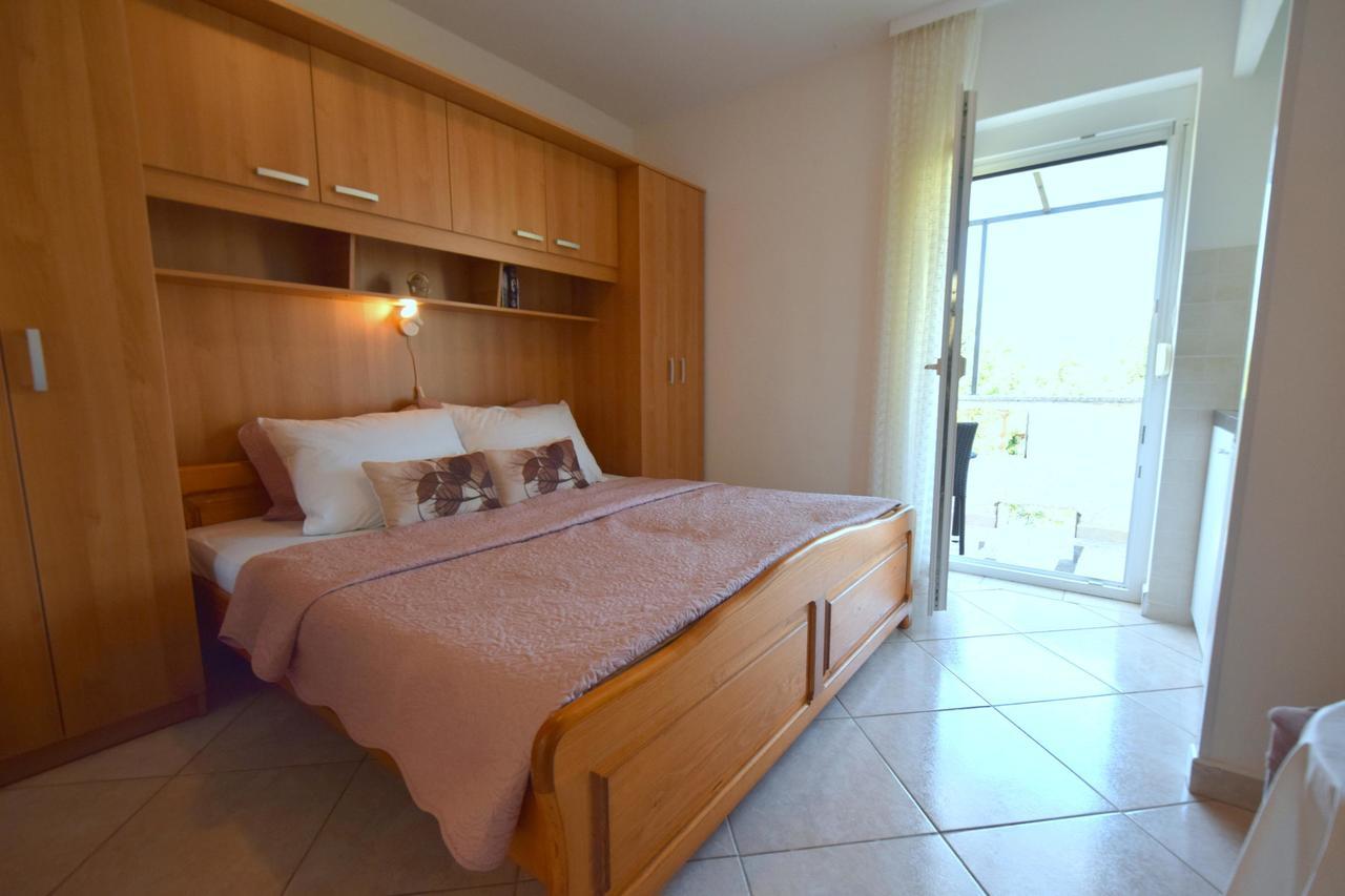Apartments Josipa Малинска Экстерьер фото
