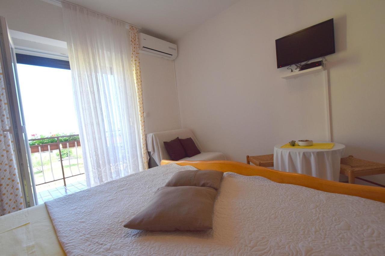 Apartments Josipa Малинска Экстерьер фото