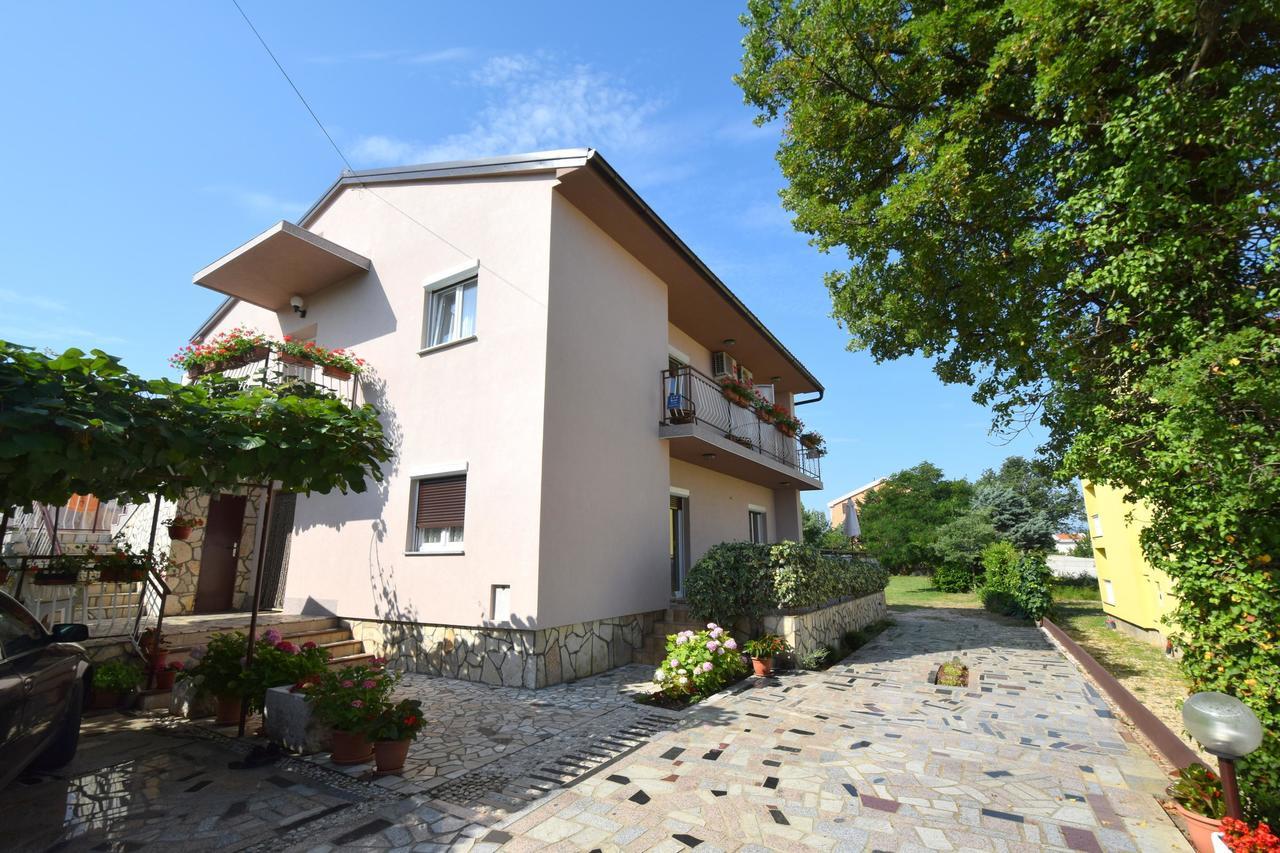 Apartments Josipa Малинска Экстерьер фото