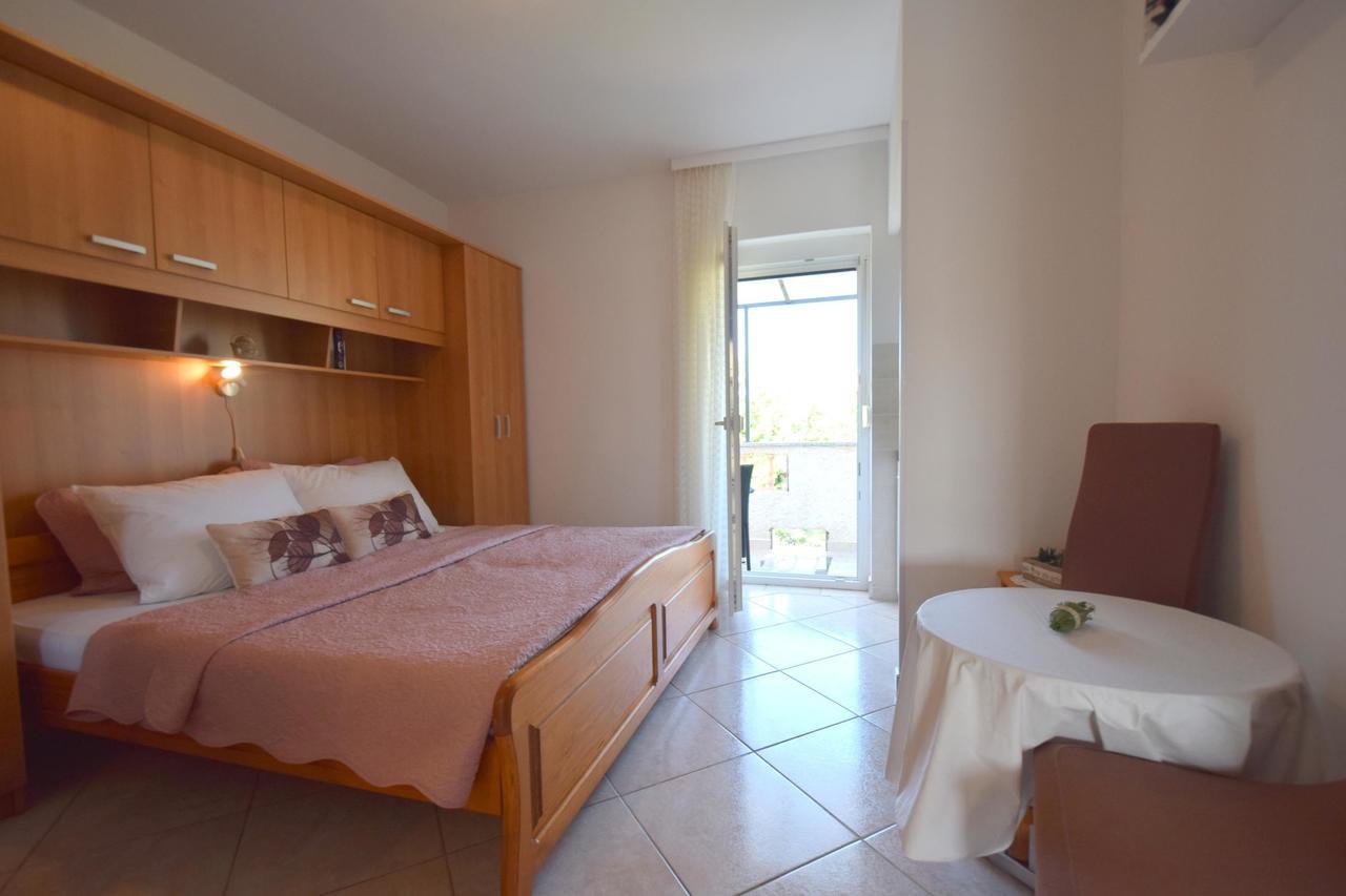 Apartments Josipa Малинска Экстерьер фото