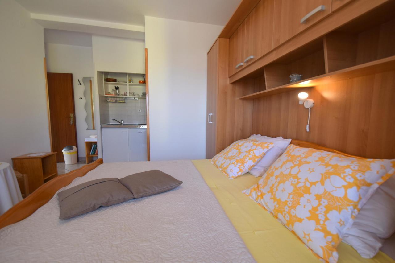 Apartments Josipa Малинска Экстерьер фото