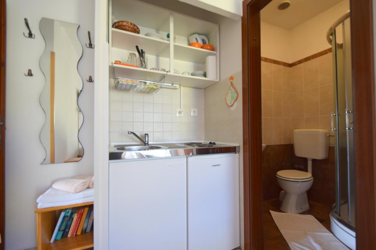 Apartments Josipa Малинска Экстерьер фото