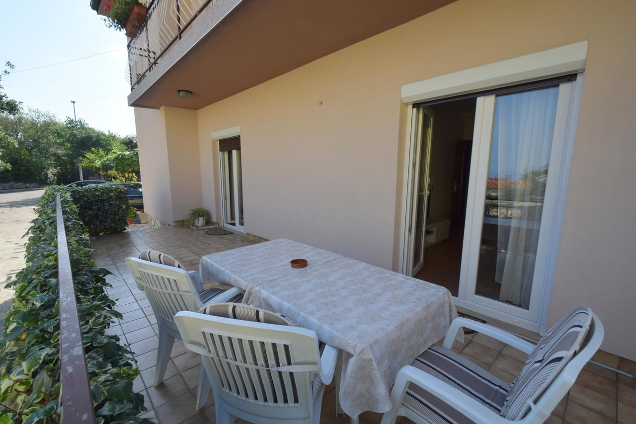 Apartments Josipa Малинска Экстерьер фото