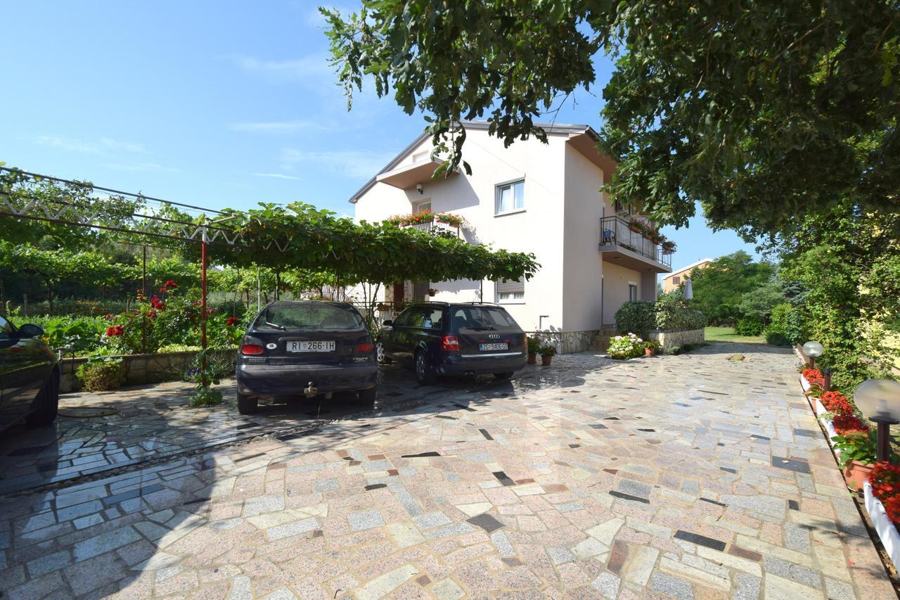 Apartments Josipa Малинска Экстерьер фото