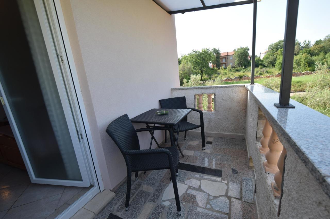 Apartments Josipa Малинска Экстерьер фото