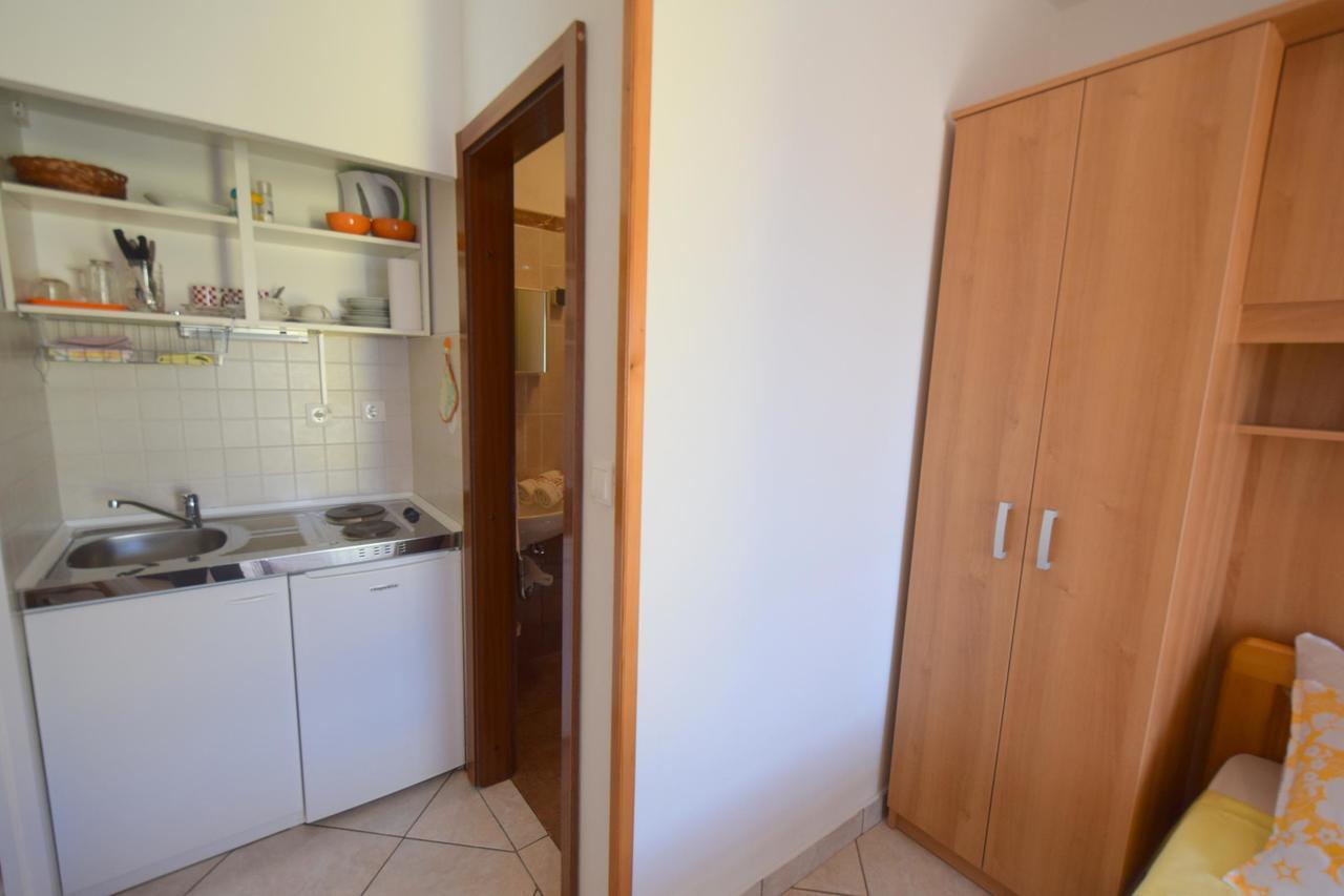 Apartments Josipa Малинска Экстерьер фото