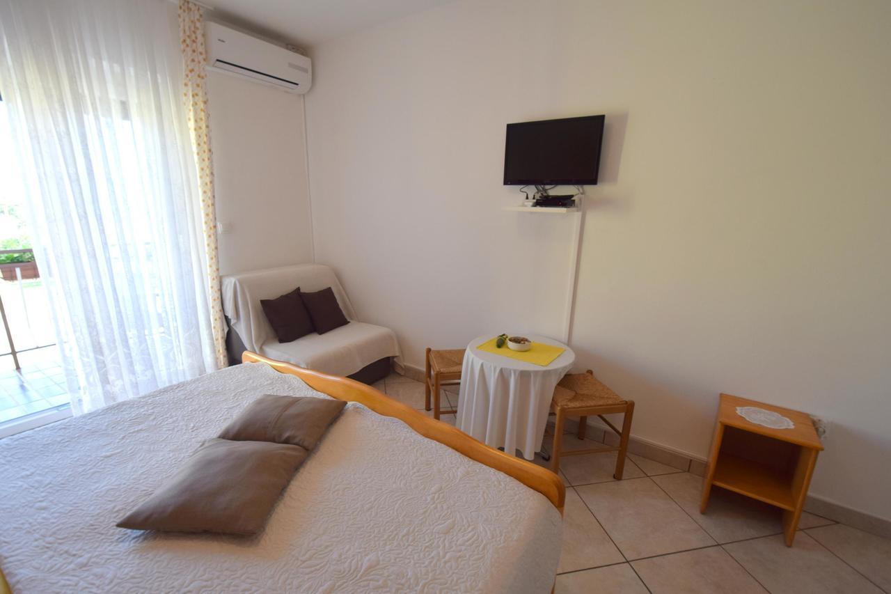 Apartments Josipa Малинска Экстерьер фото