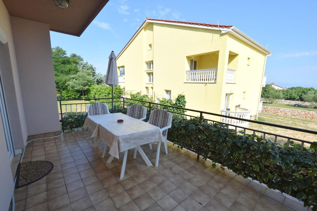 Apartments Josipa Малинска Экстерьер фото