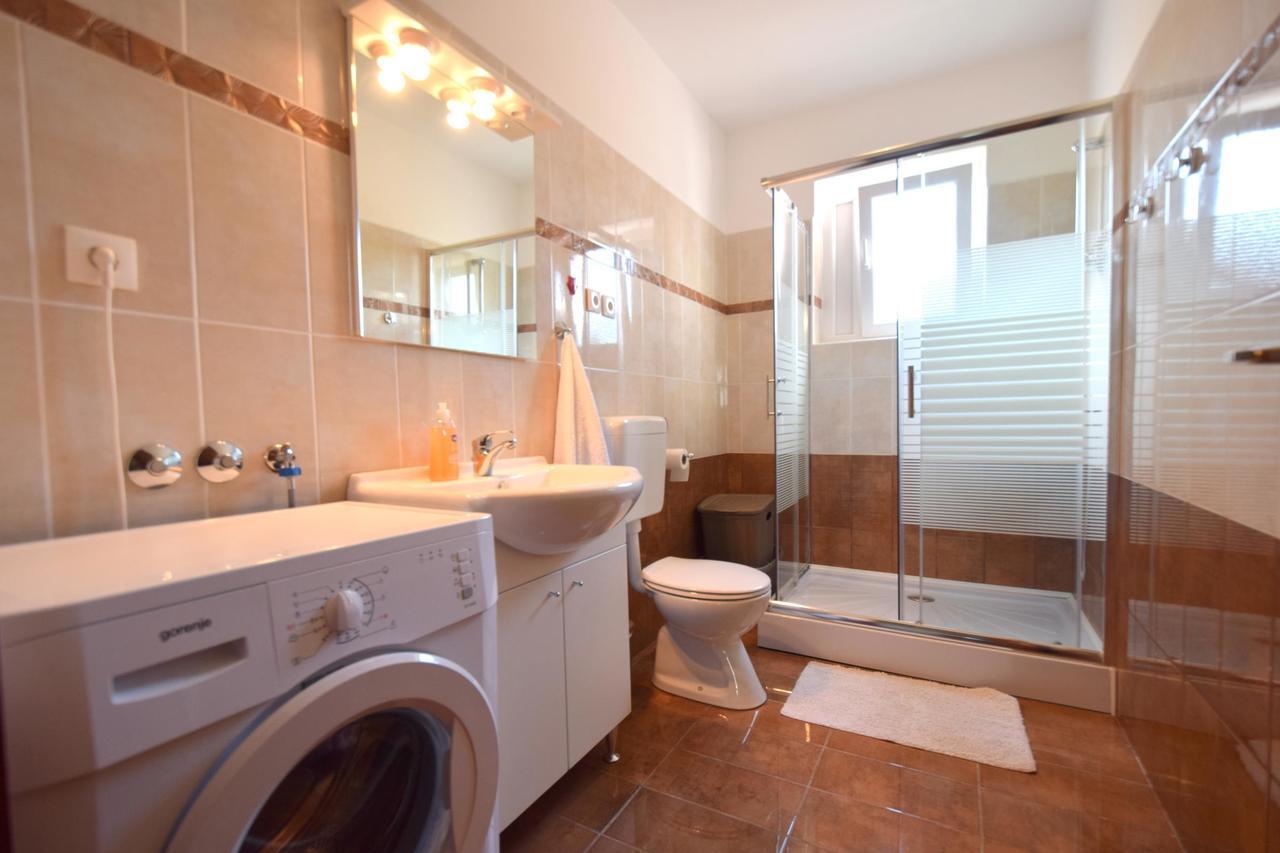 Apartments Josipa Малинска Экстерьер фото